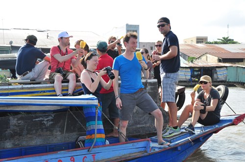 cho-noi-cai-rang-du-lich-tren-song