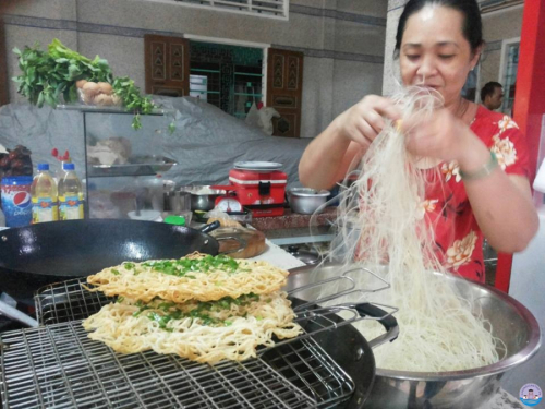 Cai Rang floating market, Fruit garden, pizza noodles.